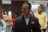Dashing Saif Ali Khan for Jewel Thief promotions