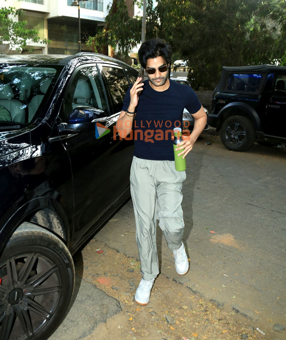 photos aaman devgan snapped in bandra 1