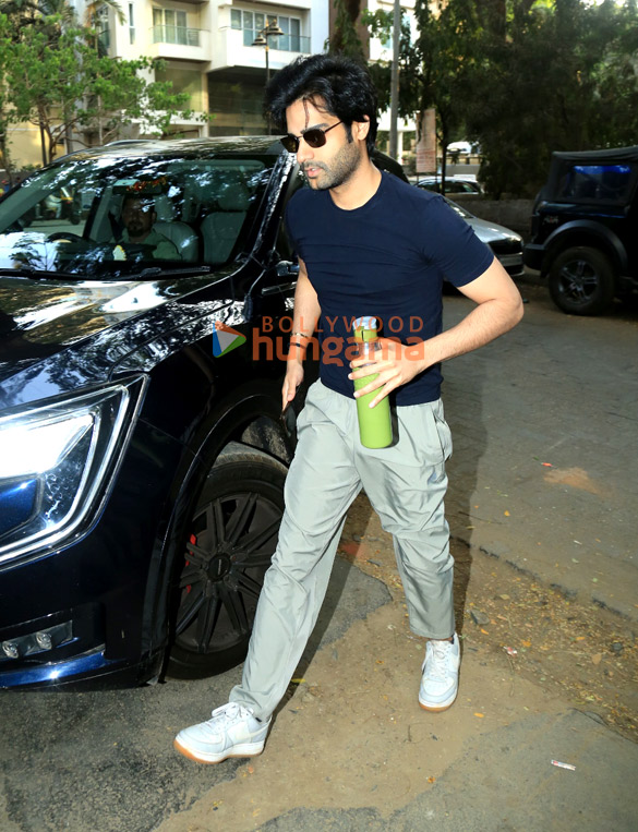 photos aaman devgan snapped in bandra 2