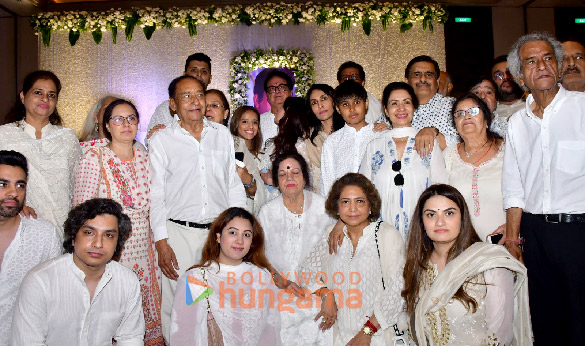 photos aamir khan farhan akhtar esha deol and others snapped at manoj kumars prayer meet 2 3