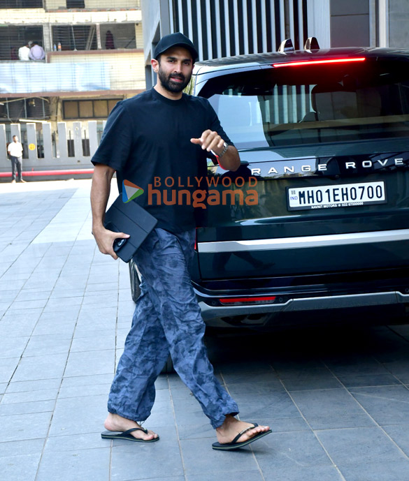 photos aditya roy kapur snapped in andheri 2 5