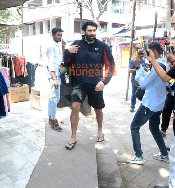 photos aditya roy kapur snapped outside a gym in bandra 4 3