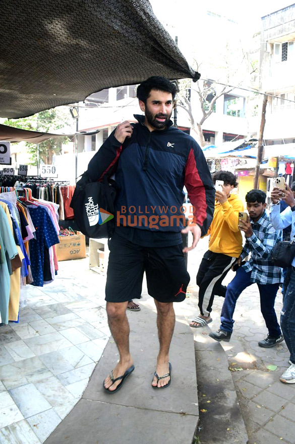 photos aditya roy kapur snapped outside a gym in bandra 5