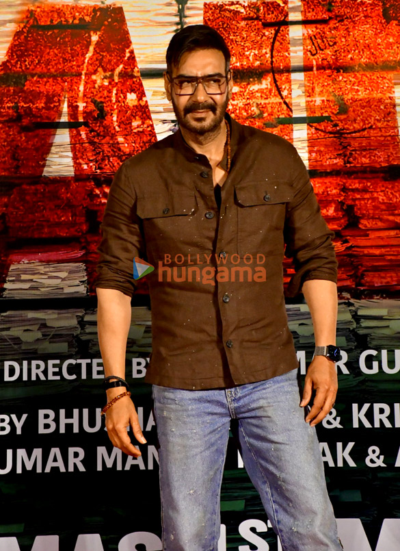 photos ajay devgn vaani kapoor and others grace the trailer launch of raid 2 7