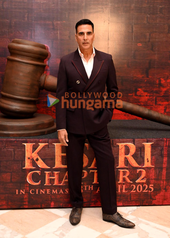 photos akshay kumar ananya panday and r madhavan snapped at kesari 2 trailer launch in delhi 5