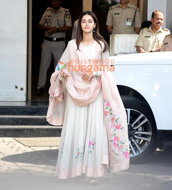 photos akshay kumar r madhavan ananya panday snapped at kalina airport 2