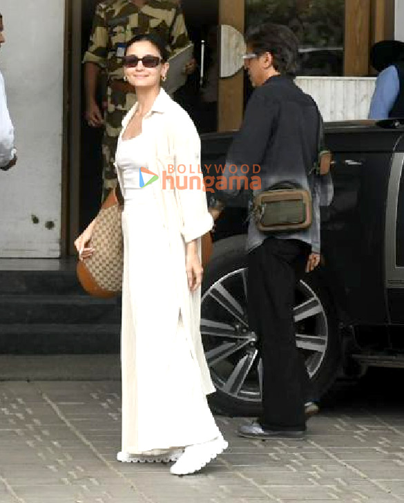 photos alia bhatt snapped at kalina airport 2 4