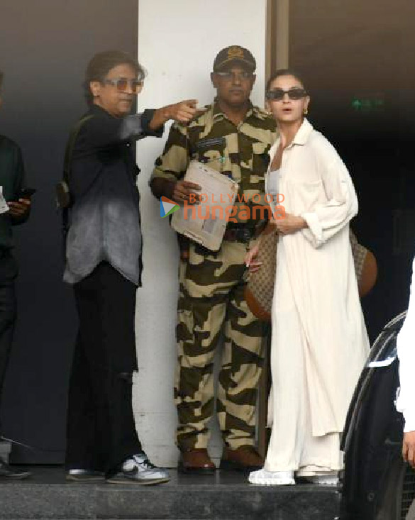 photos alia bhatt snapped at kalina airport 4 5