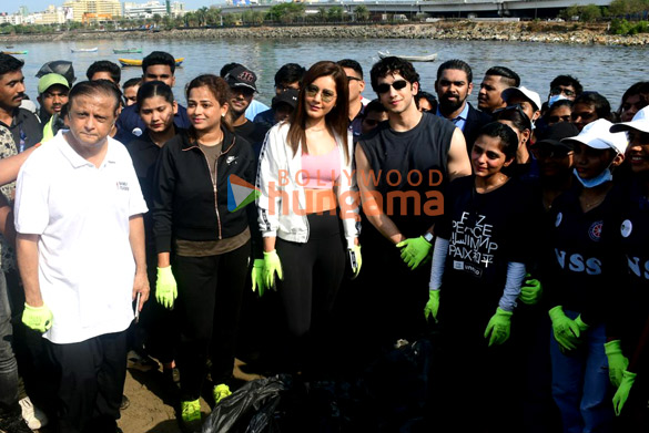 photos celebs participate in the end plastic pollution drive on world environment day hosted by asif saher bhamla of bhamla foundation 8