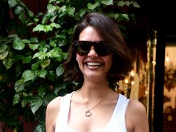Photos: Esha Gupta snapped outside a salon in Bandra
