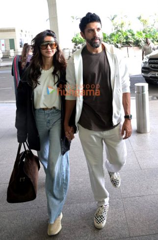 Photos: Farhan Akhtar and Ritesh Sidhwani snapped at the Mumbai airport leaving for Srinagar for the premiere of Ground Zero