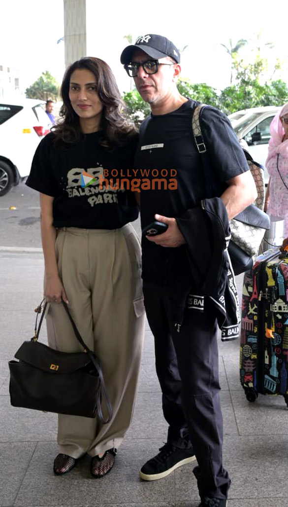 photos farhan akhtar and ritesh sidhwani snapped at the mumbai airport leaving for srinagar for the premiere of ground zero 5