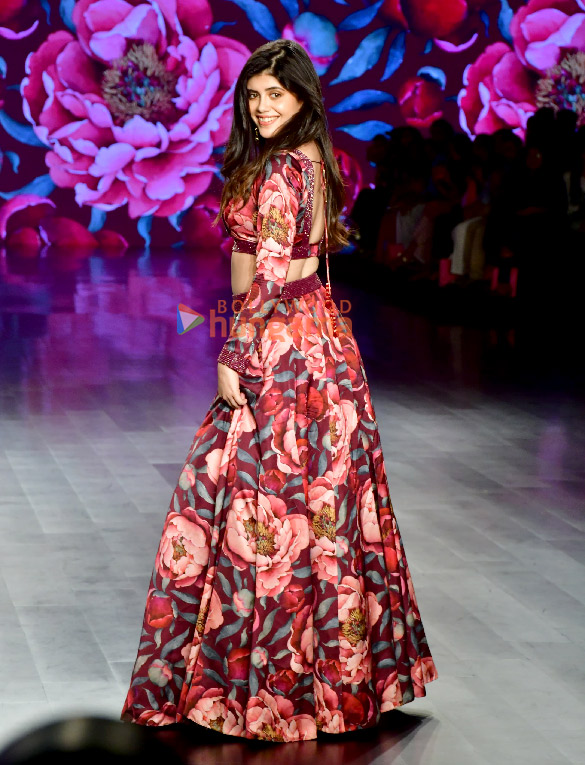 photos gauahar khan and sanjana sanghi turn showstopper at bombay times fashion week 2025 5