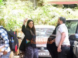 Photos: Genelia Deshmukh spotted outside a clinic in Bandra