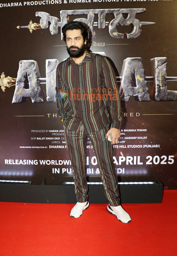 photos gurdas maan karan johar gippy grewal and others grace the premiere of akaal 09 6