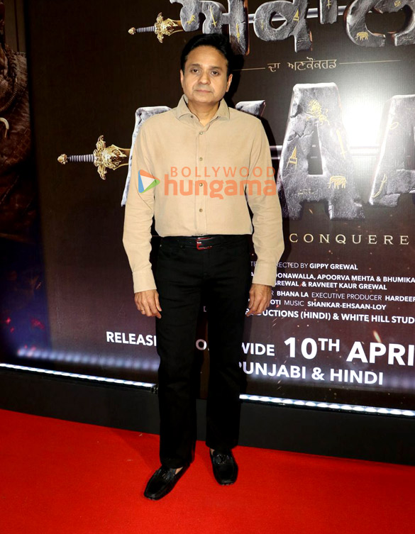 photos gurdas maan karan johar gippy grewal and others grace the premiere of akaal 2