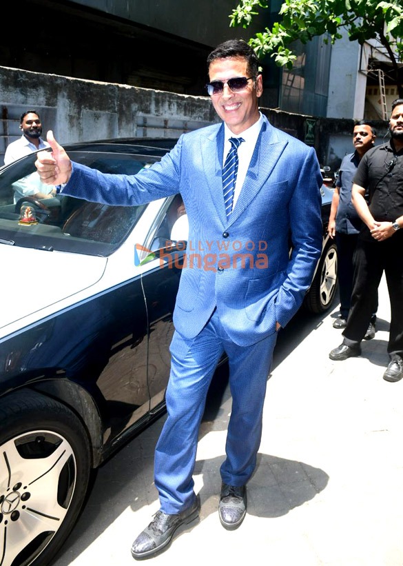 photos karan johar akshay kumar and ananya panday host a press conference as a part of kesari chapter 2 promotions 2