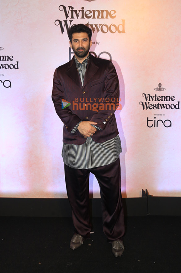 photos kareena kapoor khan janhvi kapoor aditya roy kapur and others grace the vivienne westwoods fashion showcase event 35