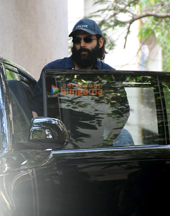 Photos: Kartik Aaryan snapped outside Maddock Films’ office in Santacruz Photos: Kartik Aaryan snapped outside Maddock Films’ office in Santacruz