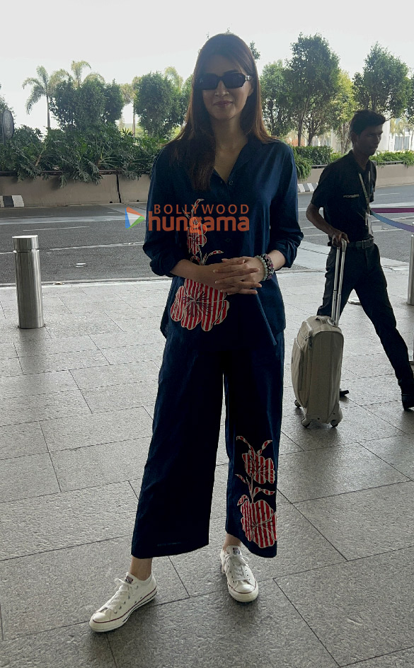 photos kriti sanon shilpa shetty saif ali khan and tamannaah bhatia snapped at the airport 1