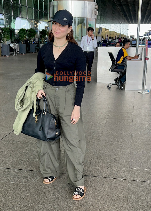 photos kriti sanon shilpa shetty saif ali khan and tamannaah bhatia snapped at the airport 4