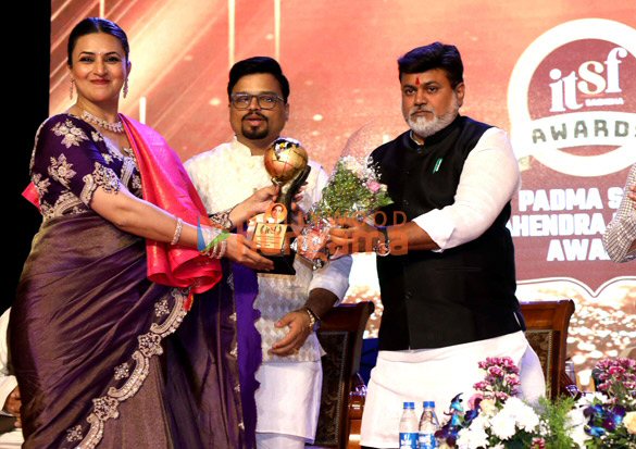 photos mahesh manjrekar anup jalota divyanka tripathi and others grace itfs awards 2025 4