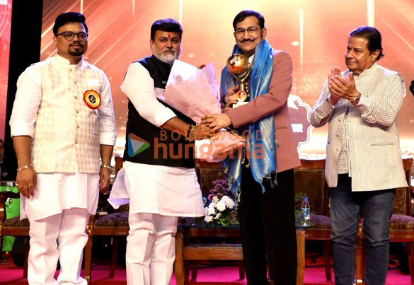 photos mahesh manjrekar anup jalota divyanka tripathi and others grace itfs awards 2025 6