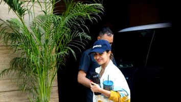 Photos: Malaika Arora snapped outside her residence in Khar