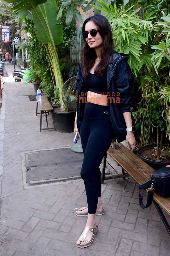 photos manushi chhillar snapped at pali village cafe in bandra 4