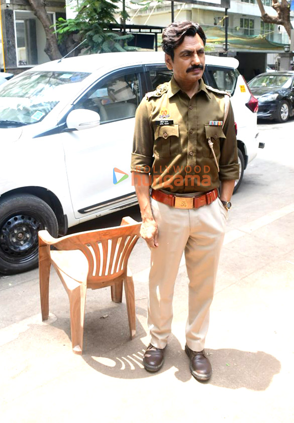photos nawazuddin siddiqui snapped in khar 4