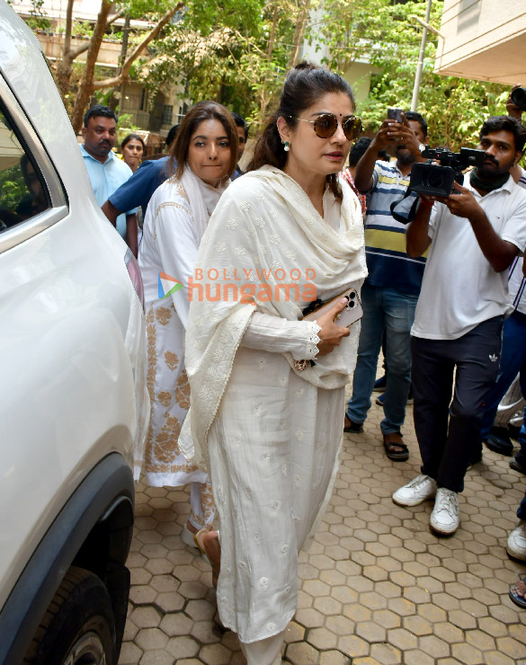 Photos: Raveena Tandon snapped at Manoj Kumar’s residence
