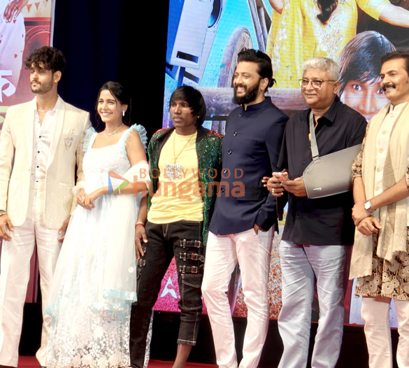 Photos: Riteish Deshmukh, Suraj Chavan, Kedar Shinde and others grace the trailer launch of Zapuk Zupuk Photos: Riteish Deshmukh, Suraj Chavan, Kedar Shinde and others grace the trailer launch of Zapuk Zupuk