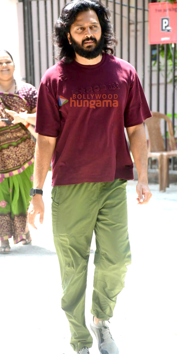 photos riteish deshmukh and genelia deshmukh spotted in bandra 5