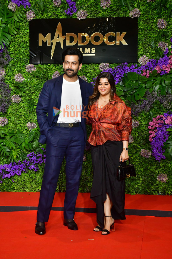 photos shraddha kapoor vicky kaushal kriti sanon tiger shroff and others attend the grand celebration of maddock films remarkab 36