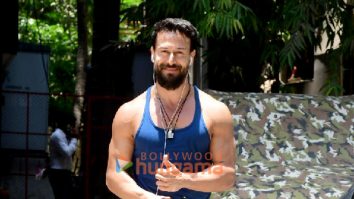 Photos: Tiger Shroff snapped outside a clinic in Bandra