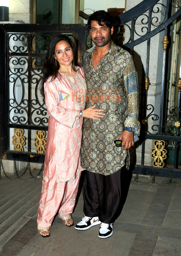 photos varun dhawan farah khan sussanne khan and others snapped at huma qureshis housewarming and eid party 6