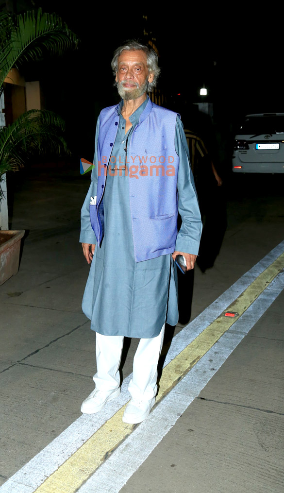 photos varun dhawan farah khan sussanne khan and others snapped at huma qureshis housewarming and eid party 8