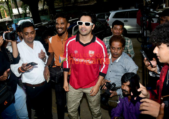photos varun dhawan celebrates his birthday in advance with a special meet and greet with fans 5
