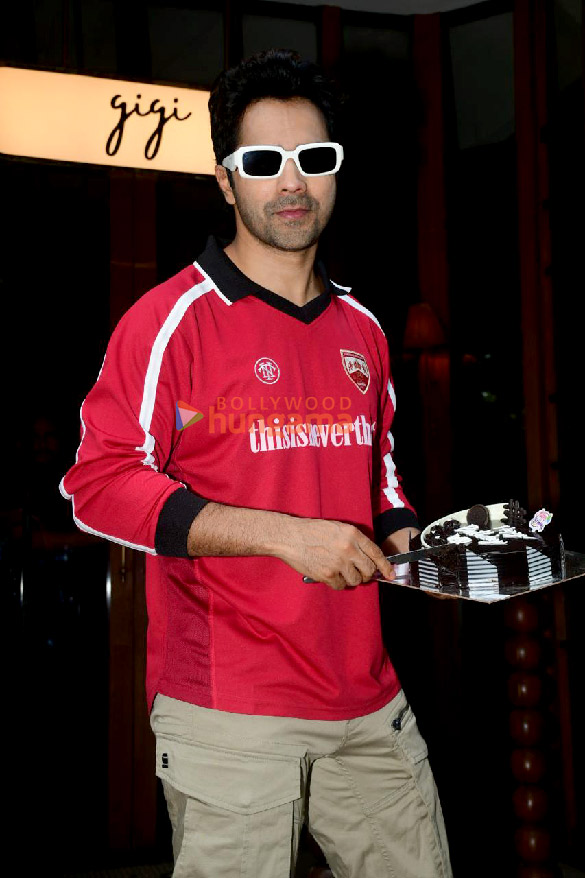 photos varun dhawan celebrates his birthday in advance with a special meet and greet with fans 6