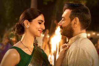 Raid 2: Tumhe Dillagi (Lyrics) | Ajay Devgn | Vaani Kapoor