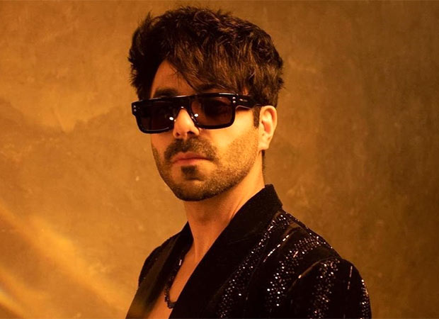 Aparshakti Khurana gets emotional during first live performance of ‘First Sight Wala Love’ with enthusiastic audience