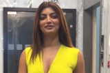 Hoping on to the cutout dress trend in this gorgeous green! Akanksha Puri