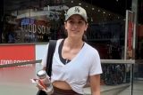 Natasa Stankovic greeting her fans with a picture