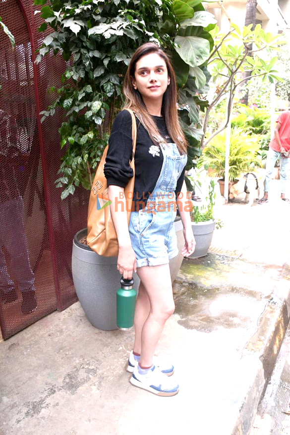 photos aditi rao hydari snapped outside a salon in bandra 3 6