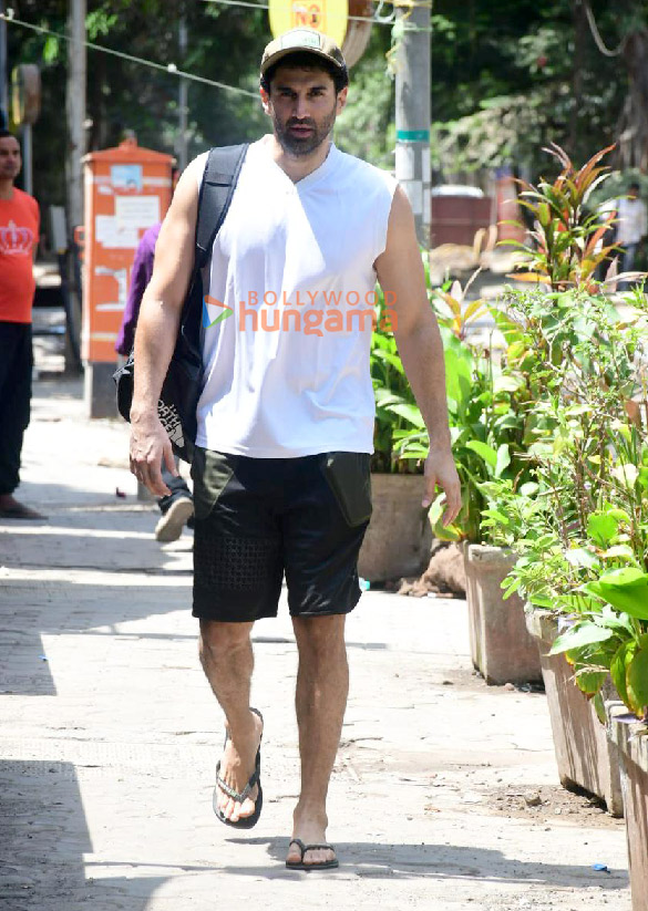 photos aditya roy kapur snapped outside a gym in bandra 4 4