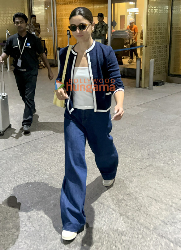 Photos: Alia Bhatt snapped at the airport Photos: Alia Bhatt snapped at the airport