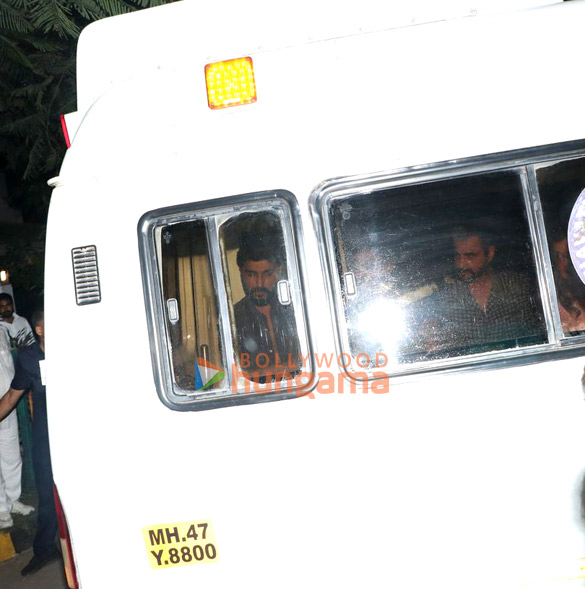 photos anil kapoor arjun kapoor harsh varrdhan kapoor padmini kolhapure and baba azmi snapped at boney kapoors house 4