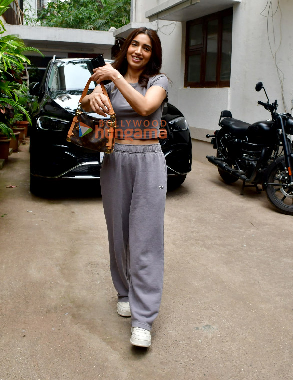 photos bhumi pednekar snapped at vikas bahls office in juhu 3