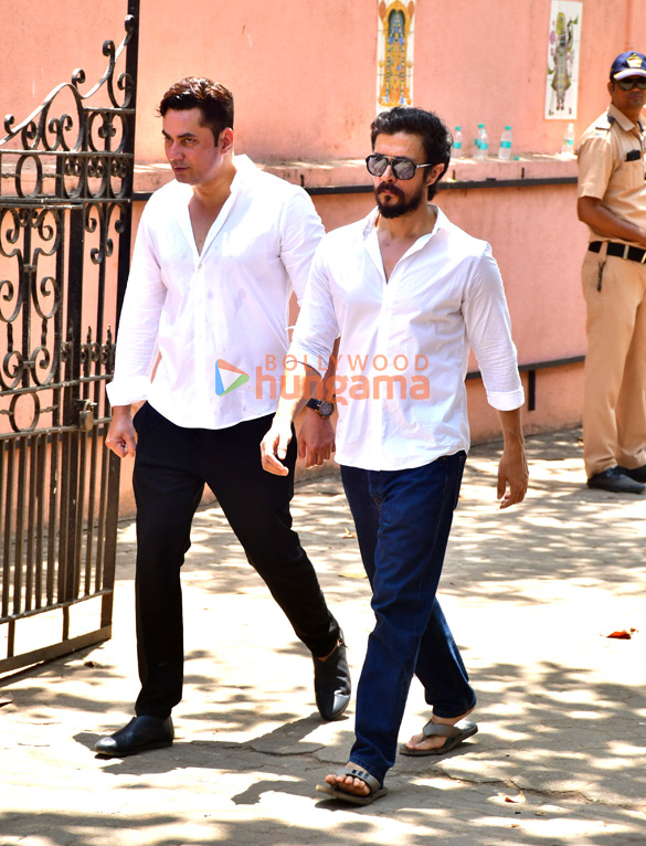 photos celebs snapped at the funeral of the late nirmala kapoor 23