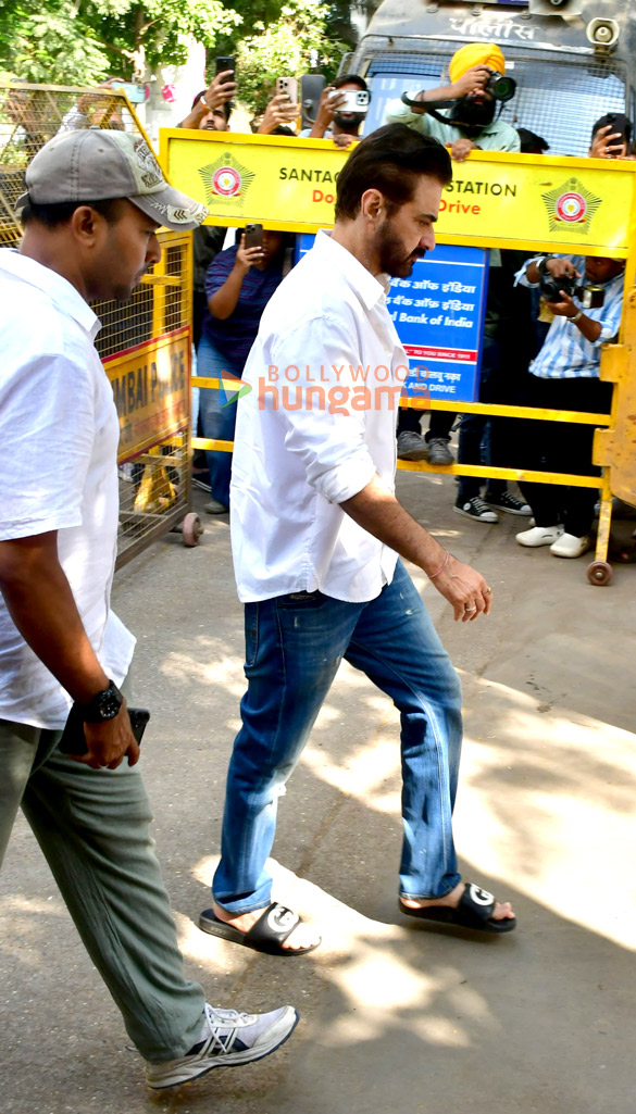 photos celebs snapped at the funeral of the late nirmala kapoor 7